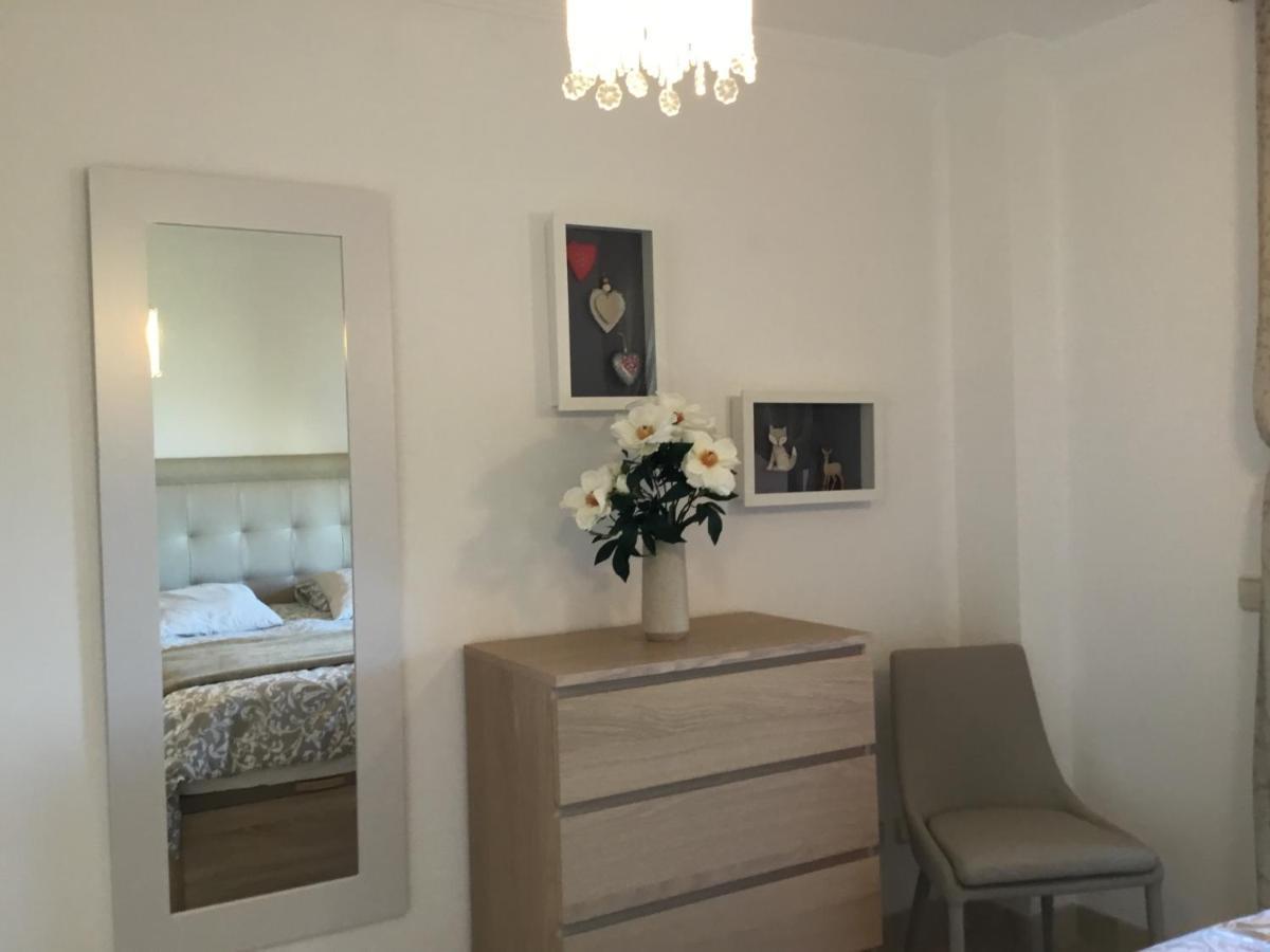 El Patio Dona Julia Apartment Касарес Екстериор снимка
