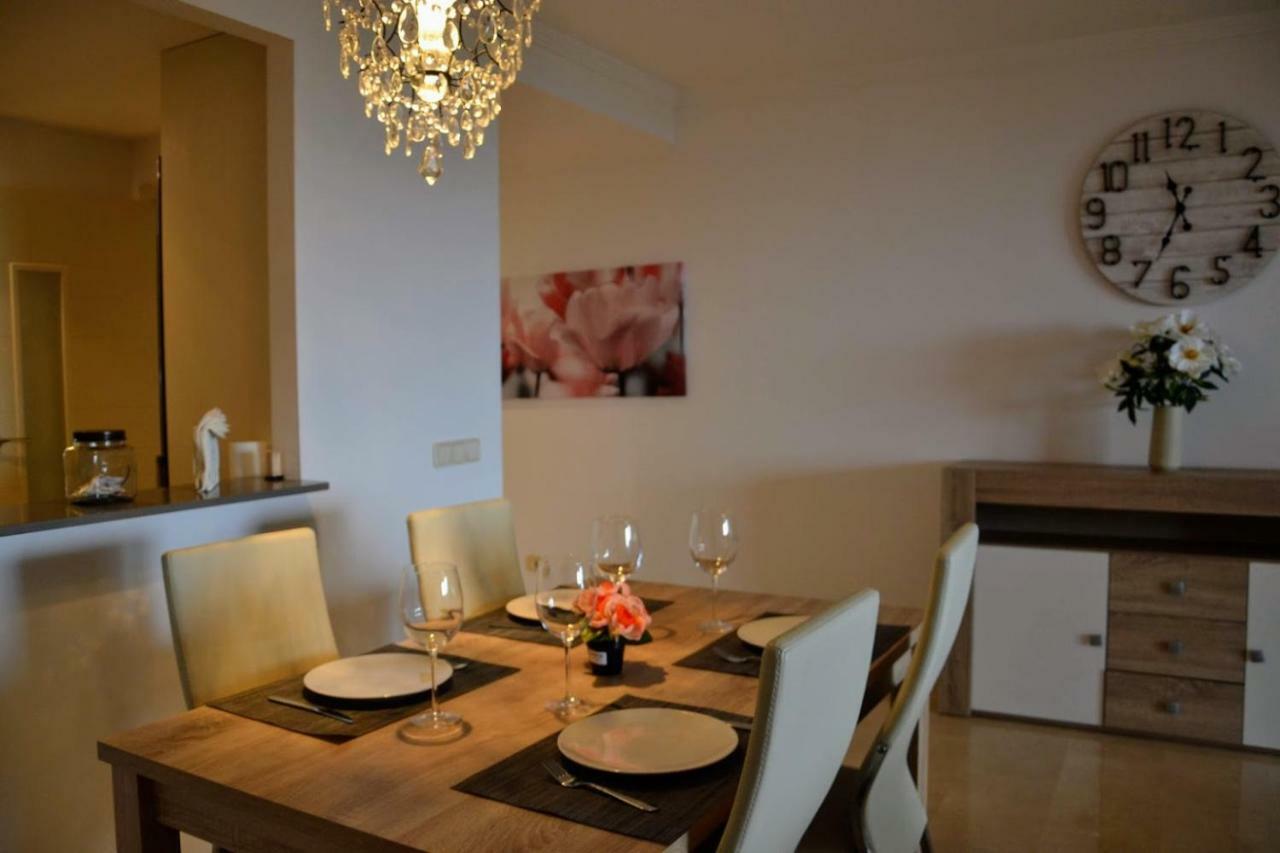 El Patio Dona Julia Apartment Касарес Екстериор снимка
